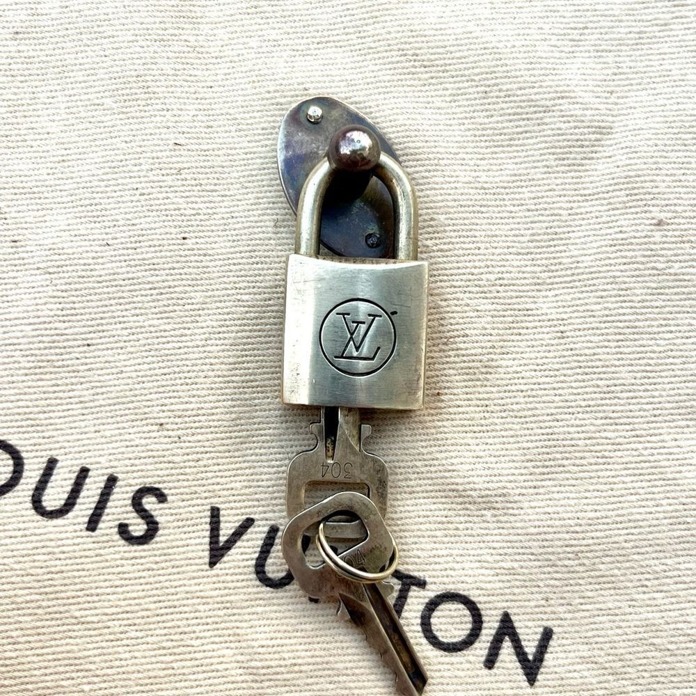 Rare Vintage Mounted Padlock Hardware with Keys #304 l7